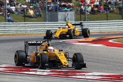 Кевин Магнуссен, Renault Sport F1 Team RS16 и Джолион Палмер, Renault Sport F1 Team RS16