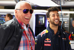 Dietrich Mateschitz, Red Bull owner talks with Daniel Ricciardo, Red Bull Racing