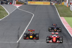 Sebastian Vettel, Scuderia Ferrari y Daniel Ricciardo, Red Bull Racing