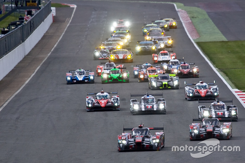 Start: #7 Audi Sport Team Joest Audi R18: Marcel Fässler, Andre Lotterer, Benoit Tréluyer leads