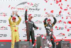 Подіум: переможець гонки Вілл Пауер, Team Penske Chevrolet, друге місце - Еліо Кастроневес, Team Pen