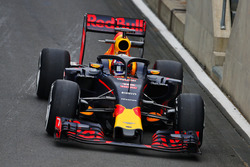 Pierre Gasly, Red Bull Racing RB12, Testfahrer, mit Halo