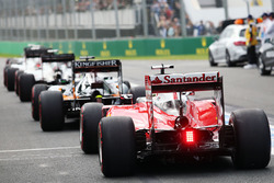 Себастьян Феттель, Ferrari SF16-H в очереди на выезд с пит-лейна