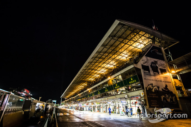 Le Mans bei Nacht