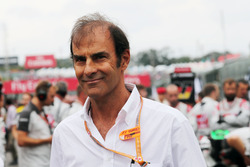 Emanuele Pirro, commissaire de la FIA, sur la grille