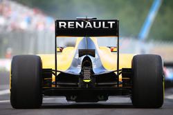 Эстебан Окон, тест-пилот Renault Sport F1 Team R16