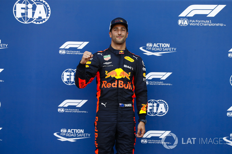 Daniel Ricciardo, Red Bull Racing, festeggia la pole position