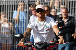 Lewis Hamilton, Mercedes-AMG F1 ve MV Agusta motosikleti