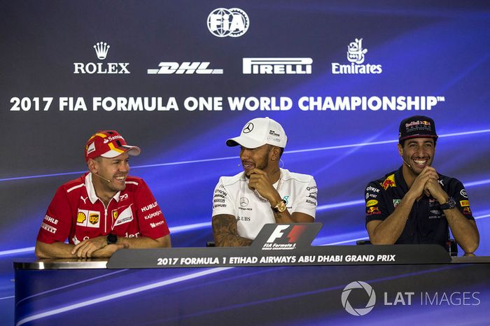 Sebastian Vettel, Ferrari, Lewis Hamilton, Mercedes AMG F1 y Daniel Ricciardo, Red Bull Racing en la conferenci de prensa