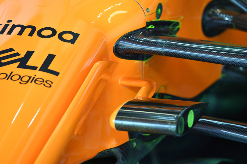 Detalle de la suspensión frontal del McLaren MCL33