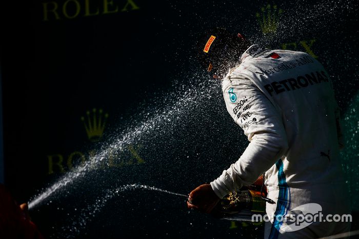 Lewis Hamilton, Mercedes AMG F1, celebra la victoria en el GP de Hungría