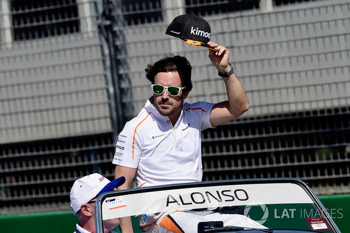 Fernando Alonso, McLaren en el desfile de pilotos