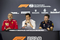Maurizio Arrivabene, team principal Ferrari, Toto Wolff, directeur exécutif Mercedes AMG F1 et Christian Horner, team principal Red Bull Racing lors de la conférence de presse
