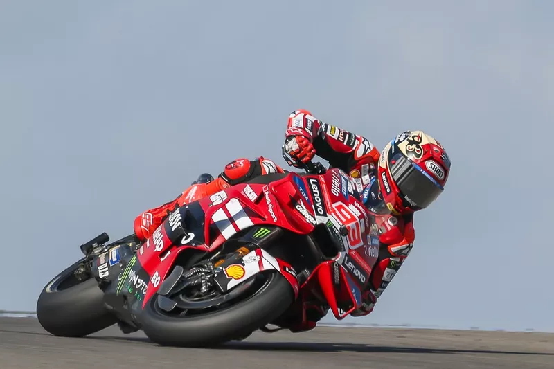 La chute de Marc Marquez, Ducati Team