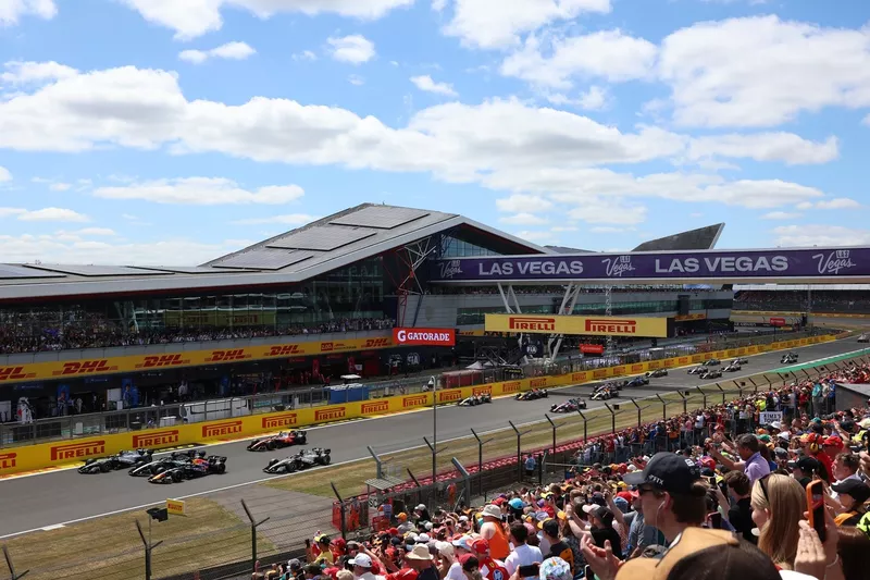 Lando Norris, McLaren, Max Verstappen, Red Bull Racing, George Russell, Mercedes