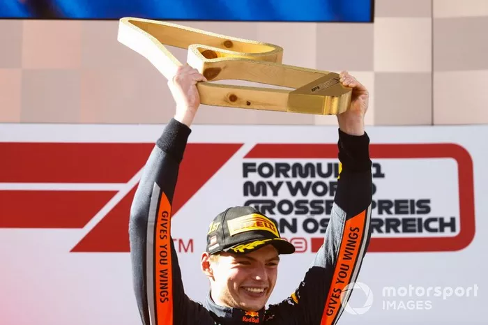Podio: ganador de la carrera Max Verstappen, Red Bull Racing