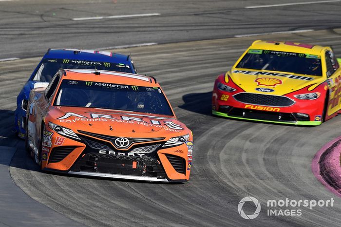 Daniel Suarez, Joe Gibbs Racing, Toyota Camry ARRIS, Joey Logano, Team Penske, Ford Fusion Shell Pennzoil