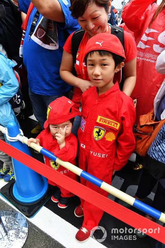 Young Ferrari fans