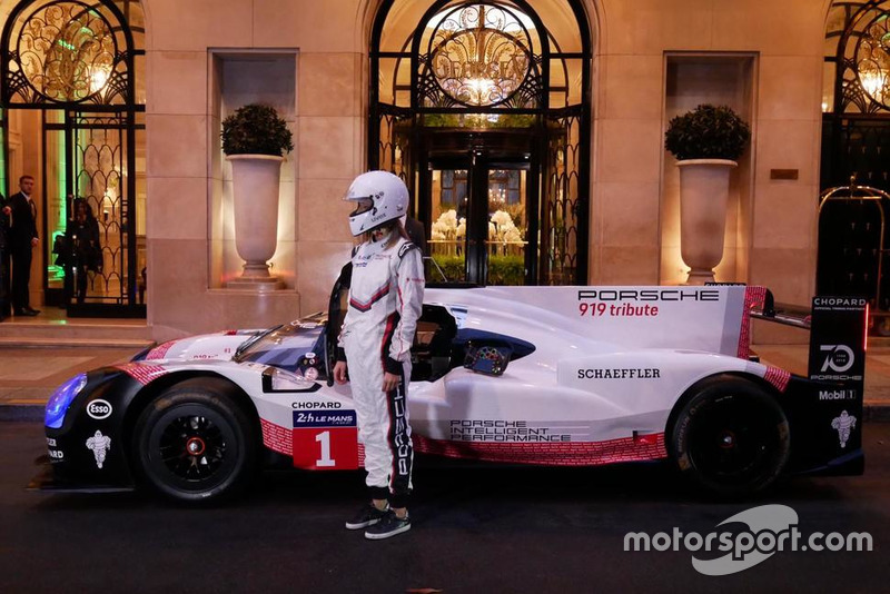 La Porsche 919 Tribute dans les rues de Paris