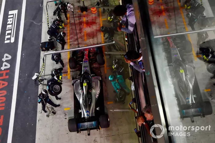 Valtteri Bottas, Mercedes-AMG F1 W09 pit stop 
