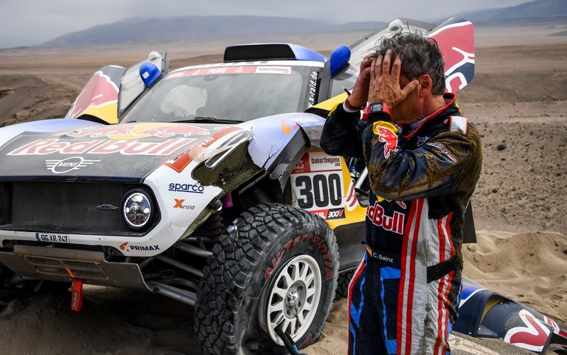 #300 X-Raid Mini JCW Team: Carlos Sainz after the crash