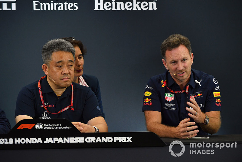 Der Motor: Neweys neue Motivation hat einen Grund, und die heißt Honda. Zwar war Newey es, der einst unbedingt Renault-Motoren haben wollte. Aber jetzt ist er froh über die Trennung. Hondas "Size-Zero"-Konzept entspricht genau seiner Philosophie. Stärker als der Renault soll der Honda jetzt schon seit. Und die Zuverlässigkeit wird besser.