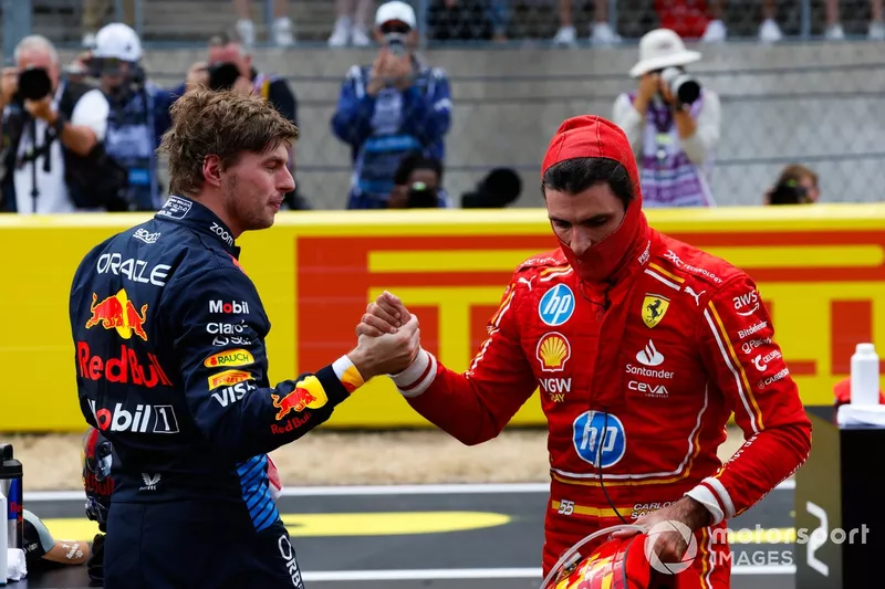 Max Verstappen, Red Bull Racing, 1st position, Carlos Sainz, Scuderia Ferrari, 2nd position, congratulate each other in Parc Ferme