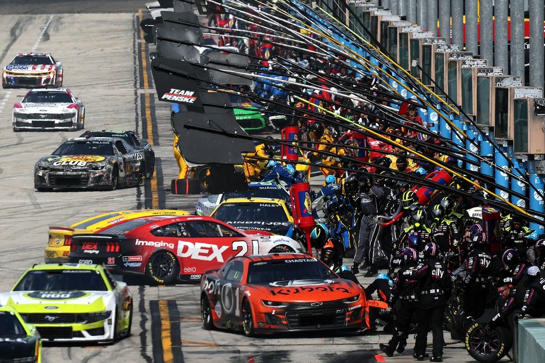 Josh Berry, Wood Brothers Racing Ford, Joey Logano, Team Penske Ford