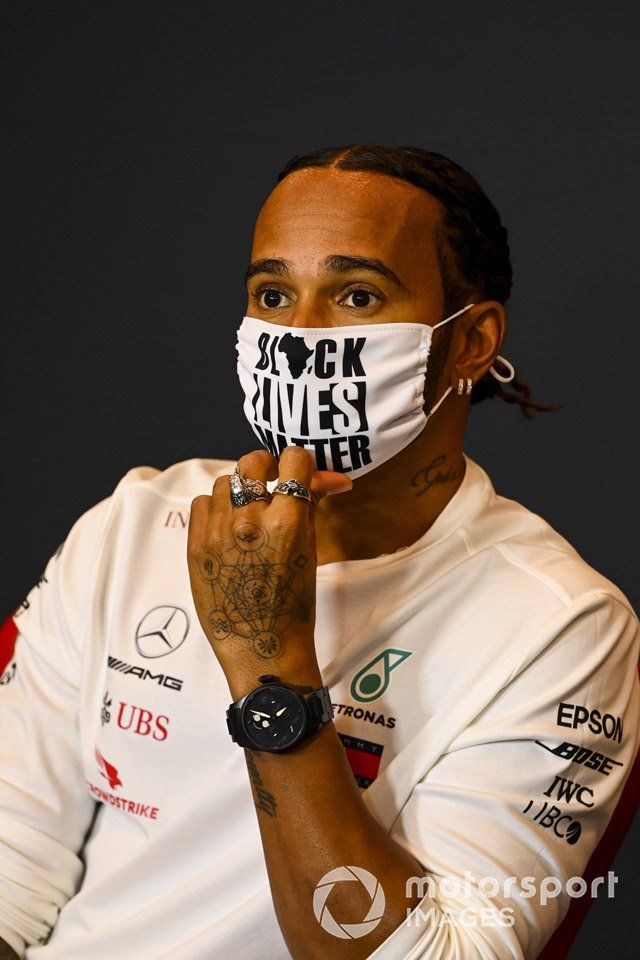 Lewis Hamilton, Mercedes-AMG F1 en la conferencia de prensa