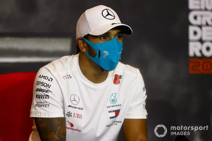 Lewis Hamilton, Mercedes-AMG F1 en la conferencia de prensa 