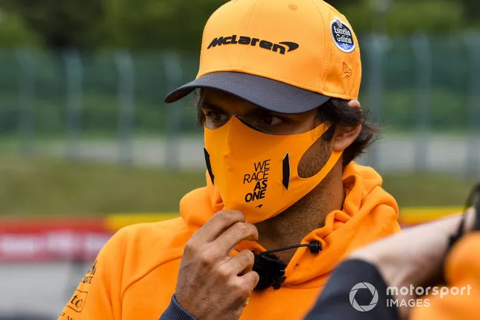 Carlos Sainz Jr., McLaren, recorre la pista