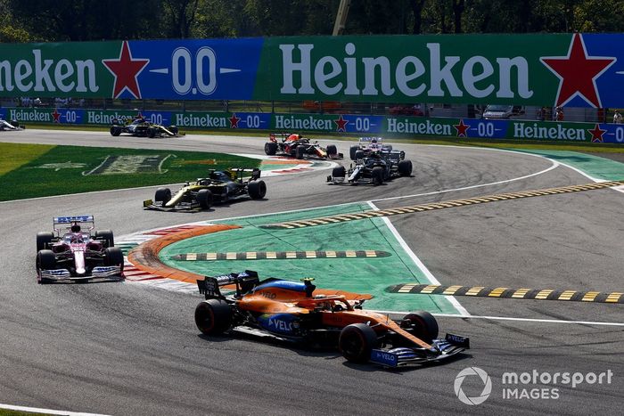 Lando Norris, McLaren MCL35, Sergio Pérez, Racing Point RP20, Daniel Ricciardo, Renault F1 Team R.S.20, Valtteri Bottas, Mercedes F1 W11, en la vuelta de formación