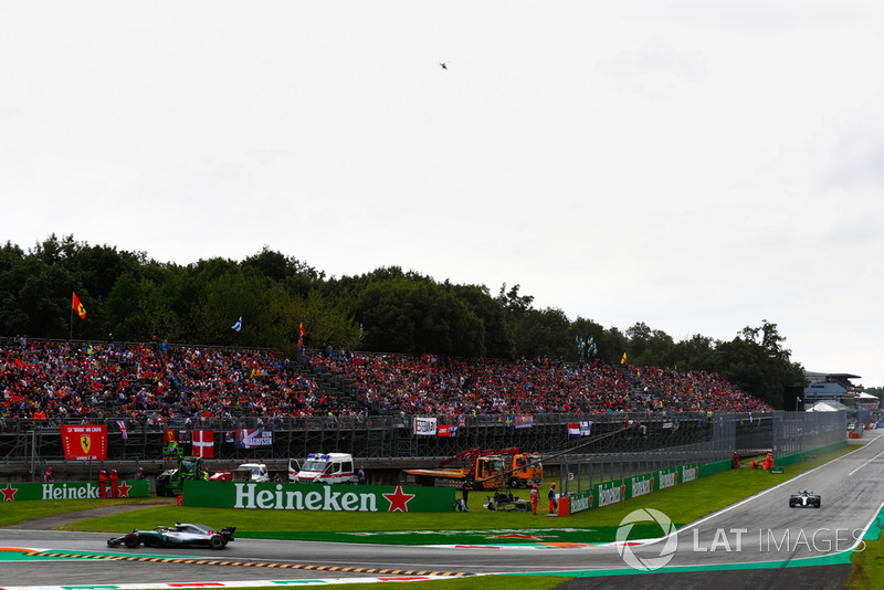 Lewis Hamilton, Mercedes AMG F1 W09, Valtteri Bottas, Mercedes AMG F1 W09