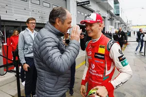 Mick Schumacher avec Gerhard Berger