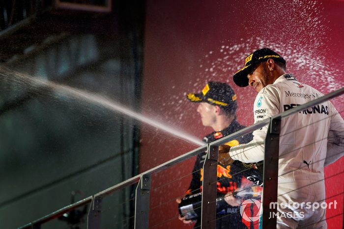 Podio: segundo lugar Max Verstappen, Red Bull Racing, ganador de la carrera Lewis Hamilton, Mercedes AMG F1