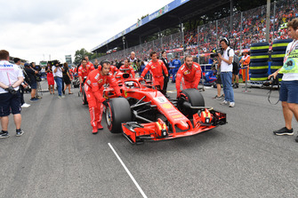 Sebastian Vettel, Ferrari SF71H on the grid