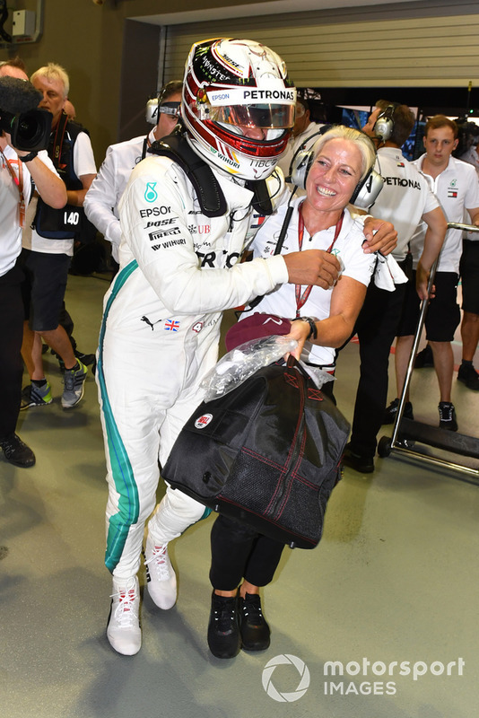 Lewis Hamilton 79. rajtelsősége a Forma-1-ben - F1 2018 - Szingapúri Nagydíj