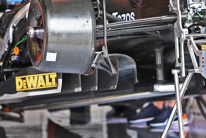 Detalle del tambor de freno del McLaren MCL36 