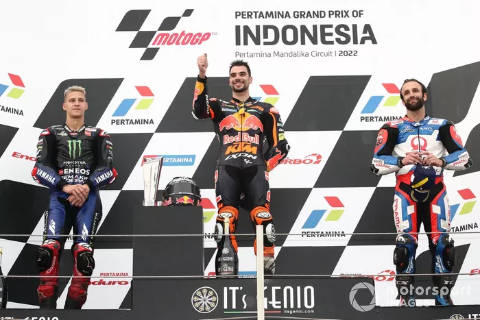 Podio: el ganador Miguel Oliveira, Red Bull KTM Factory Racing, segundo Fabio Quartararo, Yamaha Factory Racing, tercero Johann Zarco, Pramac Racing