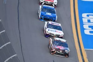 Kyle Busch, Joe Gibbs Racing, Toyota Camry M&M's Chocolate Bar leads Denny Hamlin, Joe Gibbs Racing, Toyota Camry FedEx Express