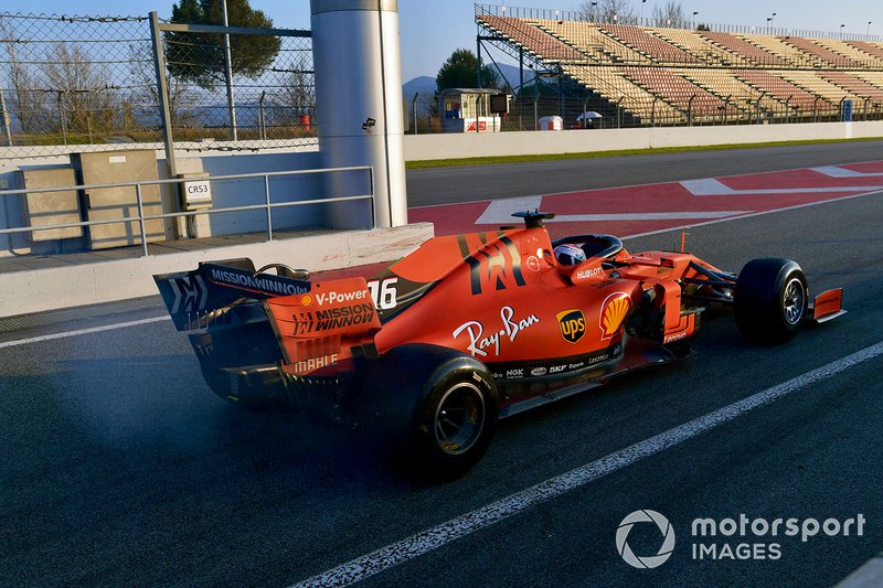 Charles Leclerc, Ferrari SF90 con fumo dal posteriore