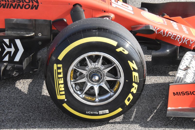 Ferrari SF90 detalle del rin
