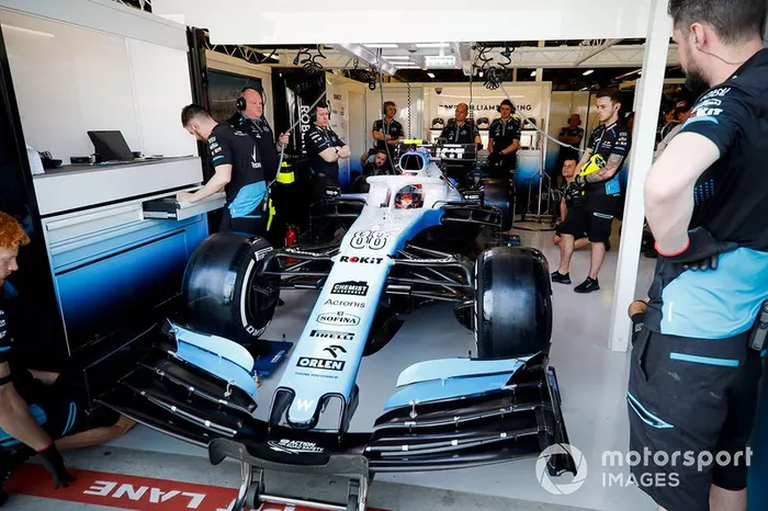 Robert Kubica, Williams FW42, nel garage