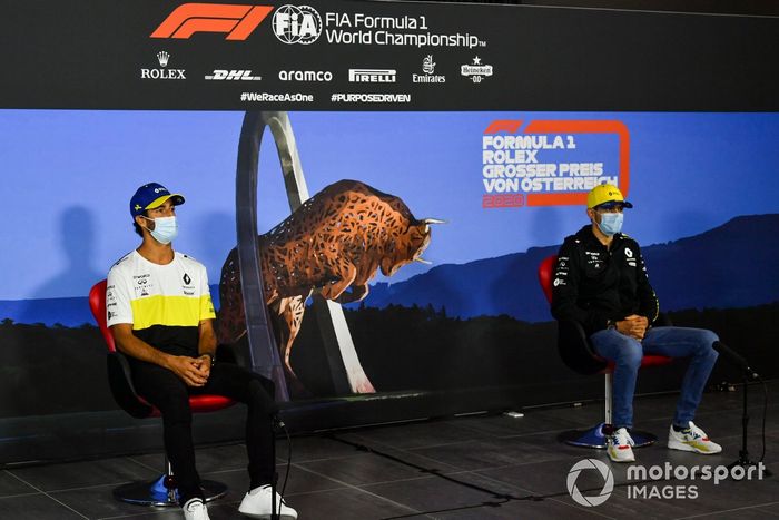 Daniel Ricciardo, Renault F1 Team y Esteban Ocon, Renault F1 Team en la conferencia de prensa 
