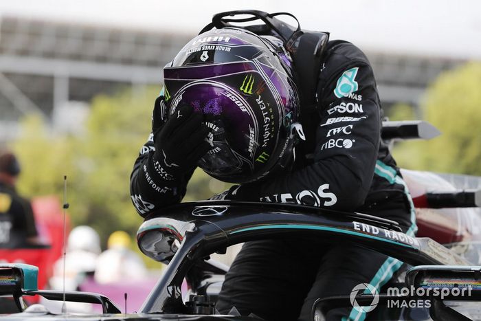 Ganador Lewis Hamilton, Mercedes-AMG Petronas F1, celebra en parc ferme
