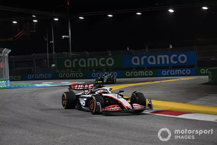  Nico Hulkenberg, Haas VF-23, Fernando Alonso, Aston Martin AMR23