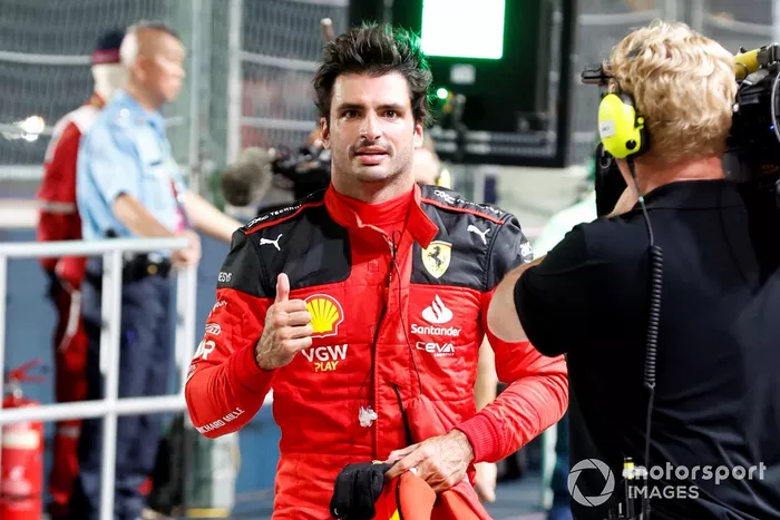 Pole man Carlos Sainz, Scuderia Ferrari, en Parc Ferme
