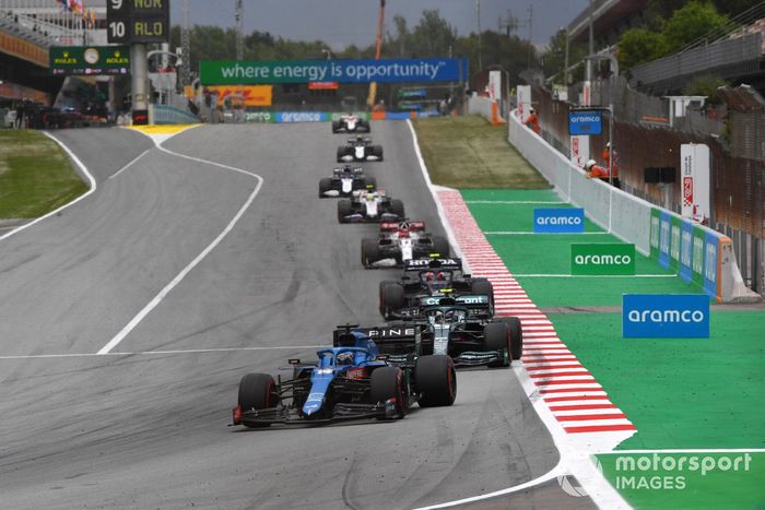 Fernando Alonso, Alpine A521, Sebastian Vettel, Aston Martin AMR21, Pierre Gasly, AlphaTauri AT02