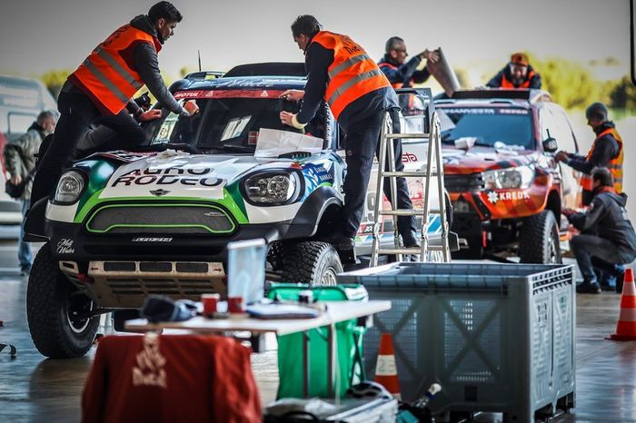 Verificaciones en Paul Ricard antes del embarque del Dakar 2020