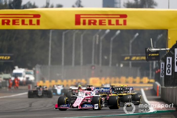 Sergio Perez, Racing Point RP19, y Daniel Ricciardo, Renault R.S.19, and Nico Hulkenberg, Renault R.S. 19